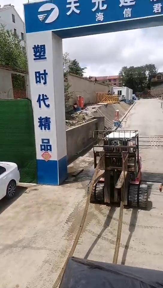 理石叉車(chē)搬運(yùn)，叉車(chē)狹窄空間專(zhuān)業(yè)倒理石的后續(xù)操作